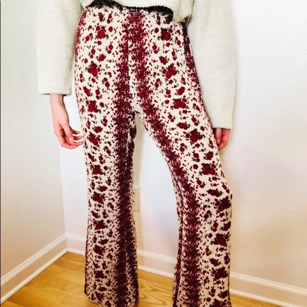 Brandy Melville Alexah Pants in Rosebud Print